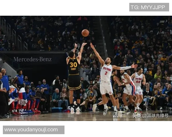 勇士与快船首战激烈对决谁能在季后赛首轮占得先机