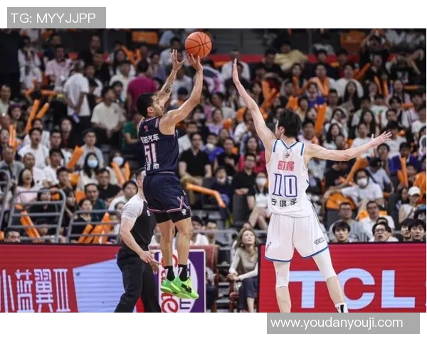 广东队与江苏同曦激战正酣谁能在这场对决中笑到最后